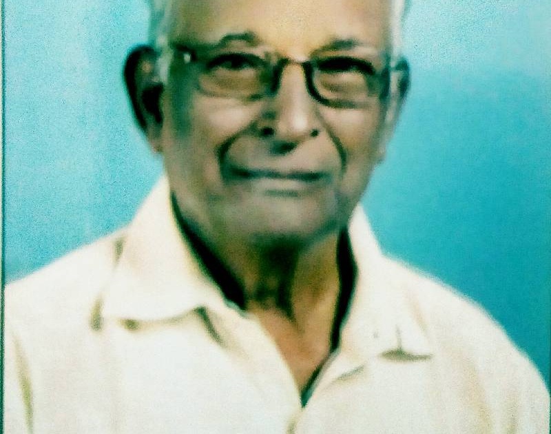 Honor of seventy-seven-year-old Naren Bharat Kamas | सत्त्याहत्तर वर्षीय नानांच्या भरतकामास सन्मान