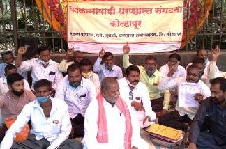 Kalammawadi dam victims go on hunger strike, one's health deteriorates - refuses to withdraw agitation | काळम्मावाडी धरणग्रस्तांचे उपोषण, एकाची प्रकृती खालावली, आंदोलन मागे घेण्यास नकार