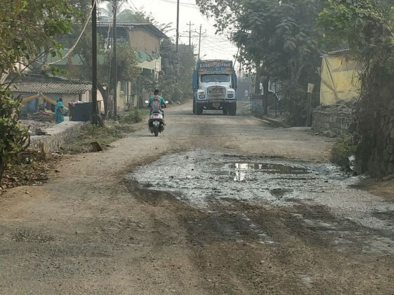 Road of Kalyan Dombivali are in pitiable condition | 27 गावातील रस्त्यांची दुरावस्था, कल्याण डोंबिवली महापालिकेचे दुर्लक्ष