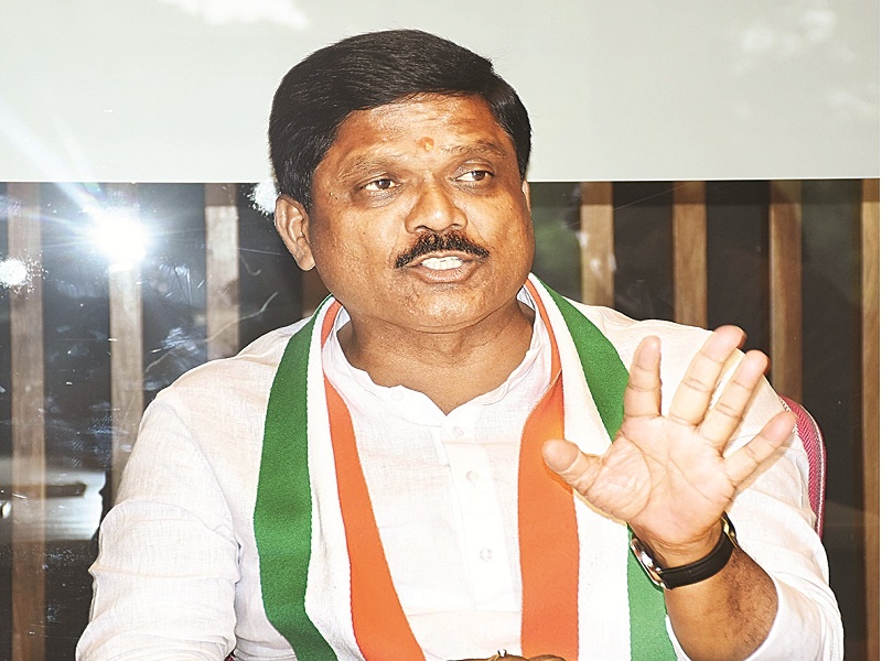 Maharashtra Election 2019 : Vision solves problems of agriculture, industry: Kalyan Kale | Maharashtra Election 2019 : व्हिजन असल्यामुळेच शेती, उद्योगांच्या समस्या सोडविल्या : कल्याण काळे