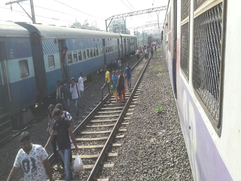 Significance of the signal system near the Kalyan station | कल्याण स्टेशनजवळ सिग्नल यंत्रणेत झालेला बिघाड दुरूस्त, मध्य रेल्वे हळूहळू पूर्वपदावर