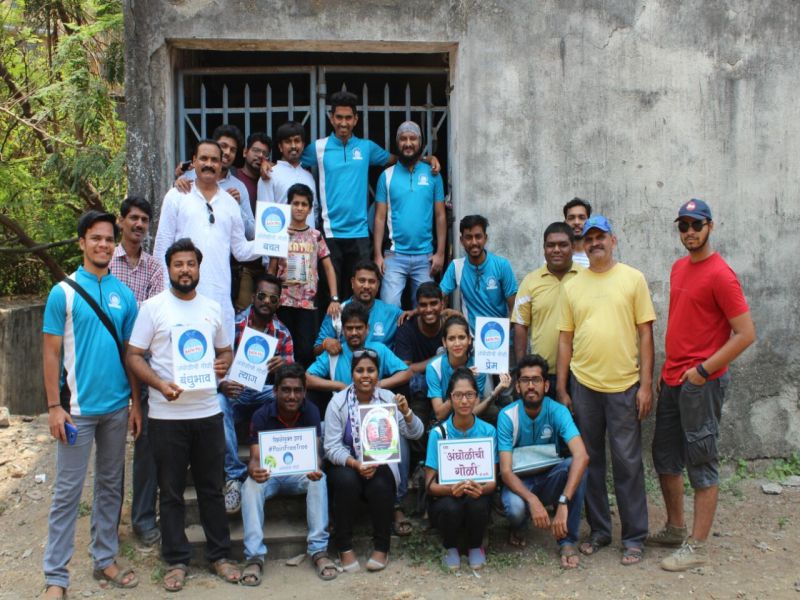 Youth's determination to unleash the tree, unique campaign in Kalyan city | झाड खिळेमुक्त करण्याचा युवकांचा निर्धार, कल्याण शहरात राबवली अनोखी मोहीम