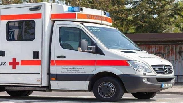 The ambulances of the insurance hospital stopped | विमा रुग्णालयाची रुग्णवाहिकाही थांबली