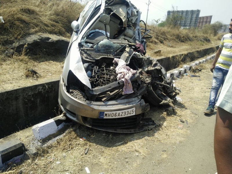 Tempo-car crash, one killed and one injured in Mumbai-Pune expressway | मुंबई-पुणे द्रुतगती मार्गावर टेम्पोला धडकून कारचा अपघात, एक ठार, एक जखमी