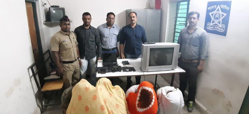 Cricket betting in Kamthi : Three lakhs of goods seized with the vehicle | कामठीत सापडला क्रिकेट सट्टा : वाहनासह तीन लाखाचा माल जप्त
