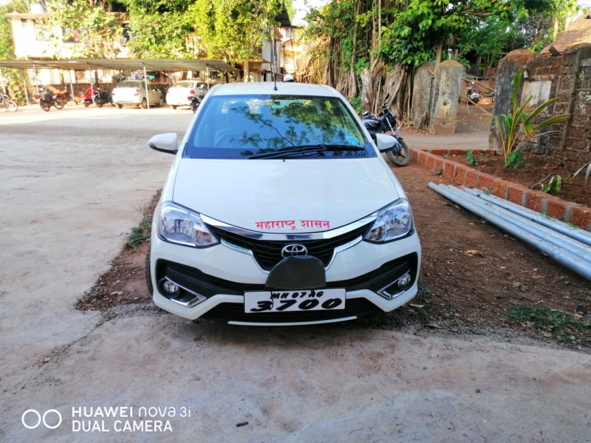 Kankavali mayor's government vehicle seized | पोलिसांची कारवाई ; कणकवली नगराध्यक्षांची शासकीय गाडी ताब्यात
