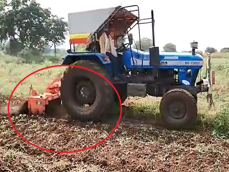 This also happens to be, a 2 acre onion crop rotavator by farmer in kalamb | बघा ! हे असंही घडतंय, शेतकऱ्यानं 2 एकर 'कांदा' पिकात फिरवला रोटाव्हेटर
