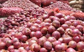 Onion prices rise due to declining income | आवक घटल्याने कांदा दरात वाढ
