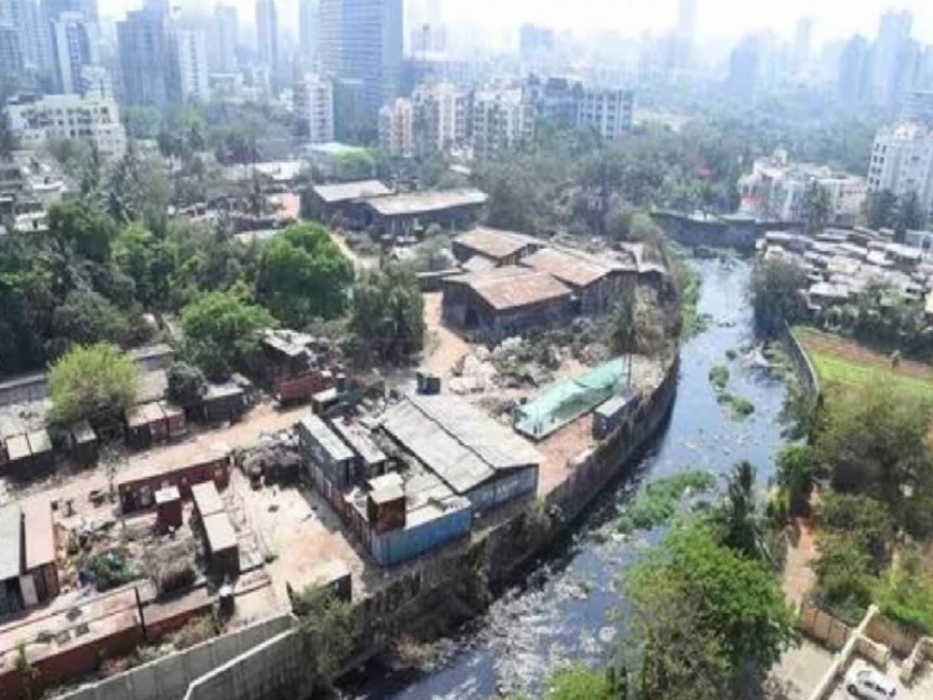 unauthorized slums obstruct widening efforts by poysar river widening corporationin kandivali mumbai | रुंदीकरणाला अनधिकृत झोपड्यांचा अडथळा; पोयसर नदी रुंदीकरण पालिकेकडून प्रयत्न