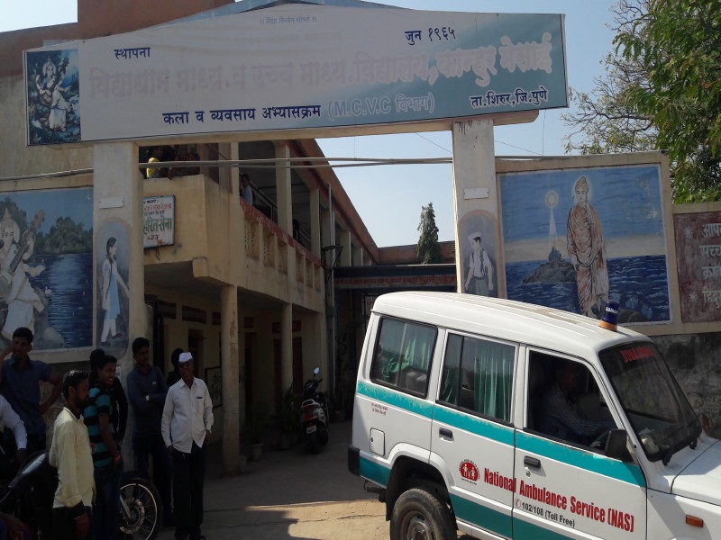 The poisoning from khichadi of students in Kanhurmesai at Shirur taluka | शिरुर तालुक्यातील कान्हूरमेसाई येथे विद्यार्थ्यांना खिचडीतून विषबाधा 