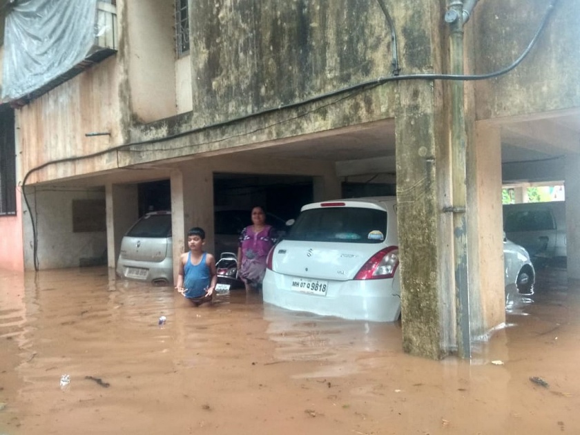Video heavy rainfall in sindhudurg kankavli | Video - सिंधुदुर्गात पूर परिस्थिती, ठेकेदाराच्या गलथान कारभाराने कणकवली तुंबली 