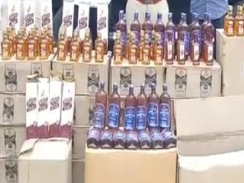 14 lakh worth of Goa made liquor seized in Kankavali, three charged | कणकवलीत अवैध मद्य विक्रीला स्थानिक गुन्हे अन्वेषण विभागाचा दणका, १४ लाखांचा मुद्देमाल जप्त