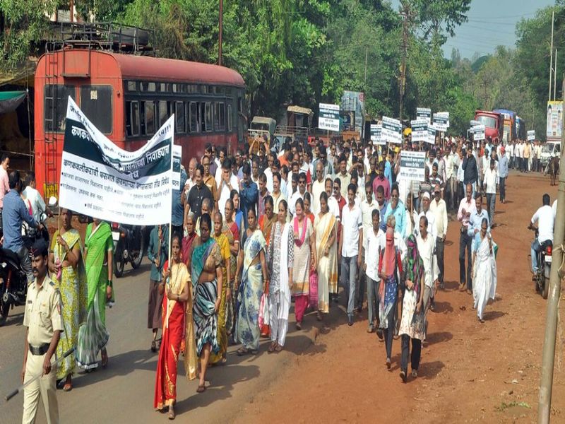Protest against Mumbai-Goa highway | मुंबई-गोवा महामार्ग चौपदरीकरण : प्रकल्पग्रस्तांना न्याय मिळावा यासाठी सर्वपक्षीयांनी काढला मूक मोर्चा  