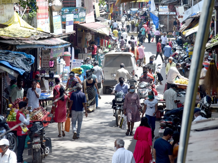 The market is booming again! Crowd of passengers at Kankavli bus stand | बाजारपेठ पुन्हा गजबली ! कणकवली बस स्थानकात प्रवाशांची वर्दळ