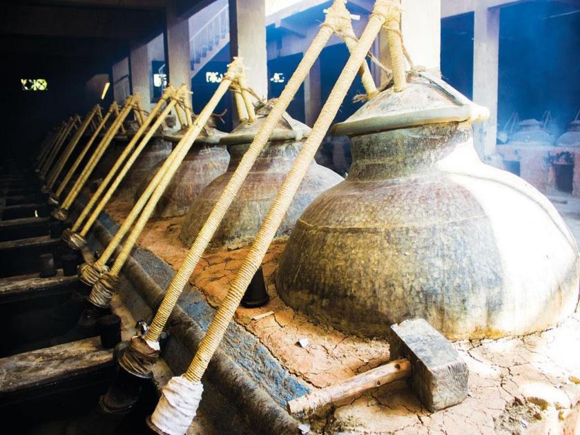 Uttar pradesh kannauj city is perfumes specialized in India | अत्तरांची नगरी म्हणून 'या' शहराची ओळख; विदेशातही दरवळतो येथील सुगंध 