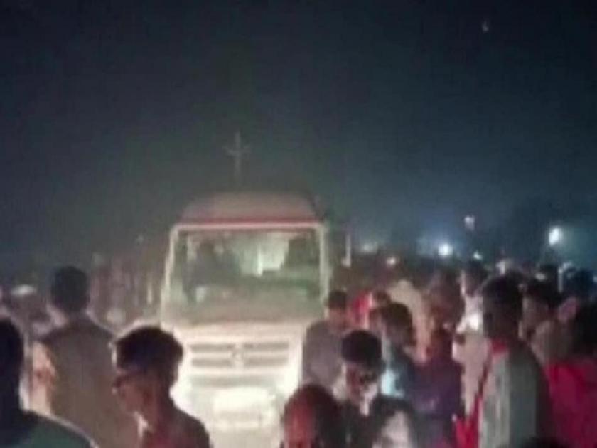 kanpur horridic accident death narwar police station area tractor trolley overturned roadside | कानपूरमध्ये भीषण अपघात, ट्रॅक्टर ट्रॉली उलटल्याने 24 यात्रेकरूंचा मृत्यू, अनेक जण गंभीर