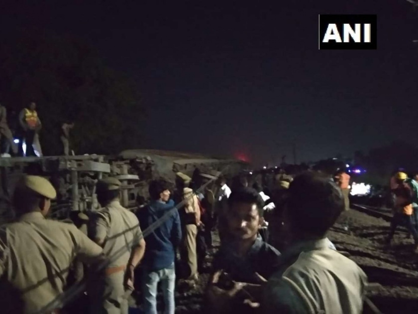 Twelve coaches of Purba Express collapsed in Kanpur and several passengers were injured | कानपूरमध्ये पूर्वा एक्स्प्रेसचे 12 डबे रुळावरून घसरले, अनेक प्रवासी जखमी