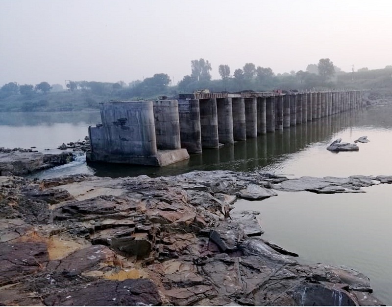 The struggle of the villagers for the Kantheshwar dam; Improved price increases from time to time | कंठेश्वर बंधाऱ्यासाठी गावकऱ्यांचा संघर्ष; वेळोवेळी सुधारित किंमती वाढूनही होईना काम