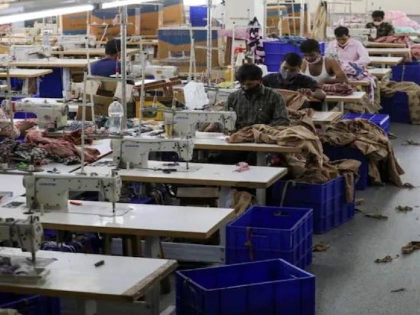 Textile industry in trouble due to new school uniform policy; Unemployment ax on 50 thousand skilled artisans, complaints of entrepreneurs | नव्या शालेय गणवेश धोरणामुळे कापड उद्योग आला अडचणीत; ५० हजार कुशल कारागिरांवर बेकारीची कुऱ्हाड, उद्योजकांची तक्रार