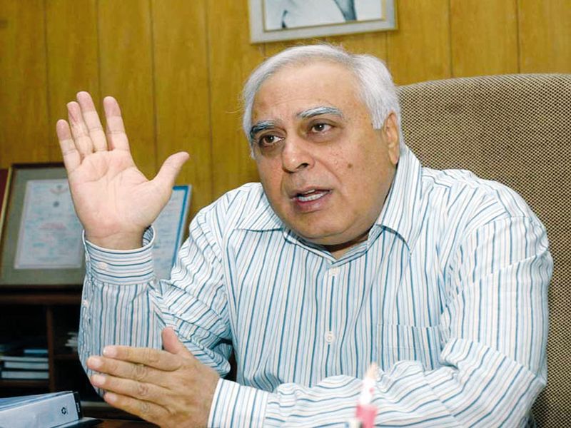 lokayukt nomination hold for Rafael scam: Sibal | राफेल घोटाळ्यासाठी लोकपाल नियुक्तीला खो - सिब्बल