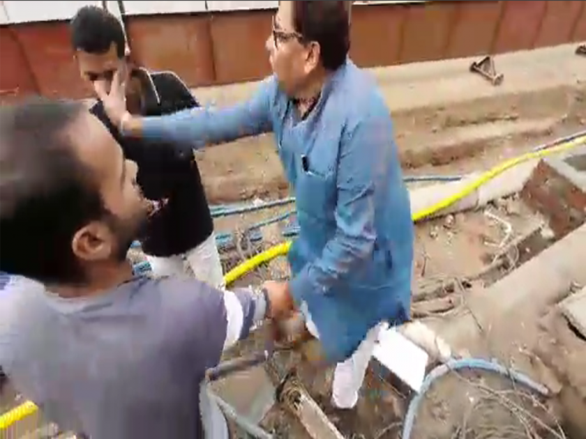 Captan Malik has assaulted workers by threatening to cut off theirs hands and feet | हात-पाय कापून टाकू अशी धमकी देत कप्तान मलिक यांची कामगारांना मारहाण 