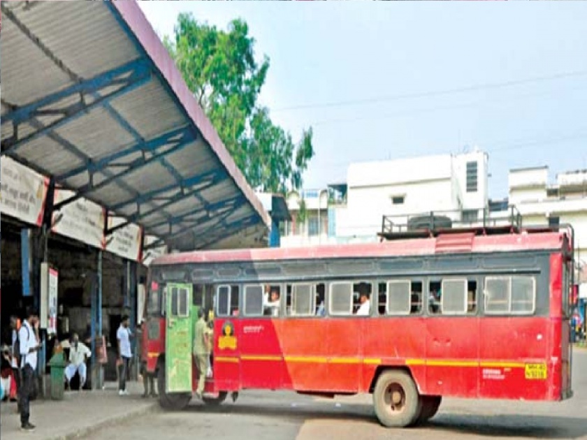 Kolhapur Division canceled 660 Karnataka bound of ST | कोल्हापूर विभागाने एस.टी.च्या कर्नाटककडे जाणाऱ्या ६६० फेऱ्या केल्या रद्द