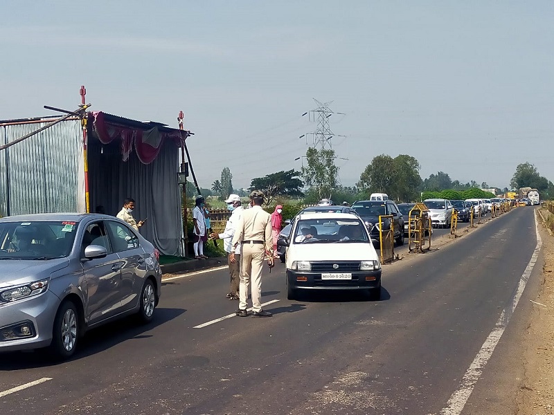Karnataka State Government has set up Border Inspection Squads | कर्नाटकात जाताय..!, 'या' प्रवाशांना 'आरटीपीसीआर'ची सक्ती तर 'यांना' सवलती