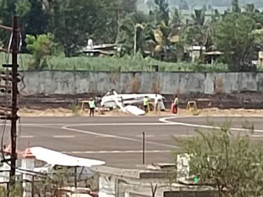 The trainee pilot lost control and the plane crashed, An accident occurred in Karad satara district | Satara: प्रशिक्षणार्थी पायलटचे नियंत्रण सुटल्याने विमान कोसळले, कऱ्हाडात घडली दुर्घटना 