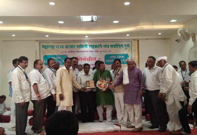 Vasantdada Patil Smriti Award given to Karanja APMC | कारंजा बाजार समितीला विभागस्तरीय वसंतदादा पाटील स्मृती पुरस्कार 