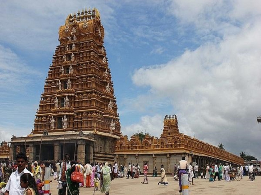 Karnataka to decide open temples and religious places from June 1 | कर्नाटक सरकारचा मोठा निर्णय; १ जूनपासून मंदिरे, धार्मिक स्थळे सुरू होणार