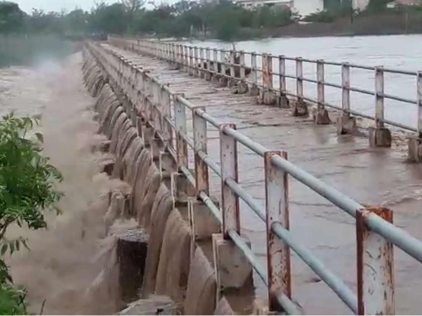 For the first time in 3 years, the river K-Ha was flooded with floods | कऱ्हा नदीला ५० वर्षांत प्रथमच महापूर; नदीकाठच्या गावांमध्ये शिरले पाणी