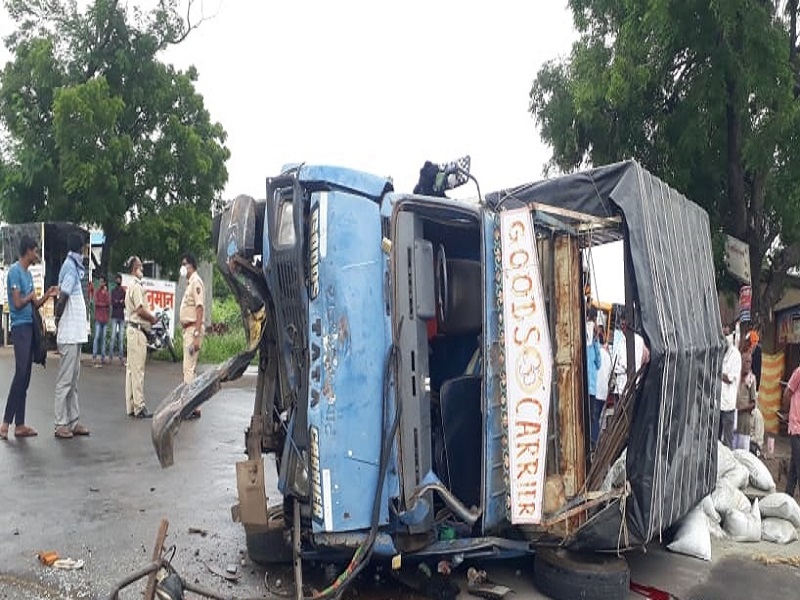 Two killed in container-tempo accident; An injured, Chichonli fork incident | कंटेनर-टेम्पो अपघातात दोन ठार; एक जखमी, चिचोंली फाट्यावरील घटना