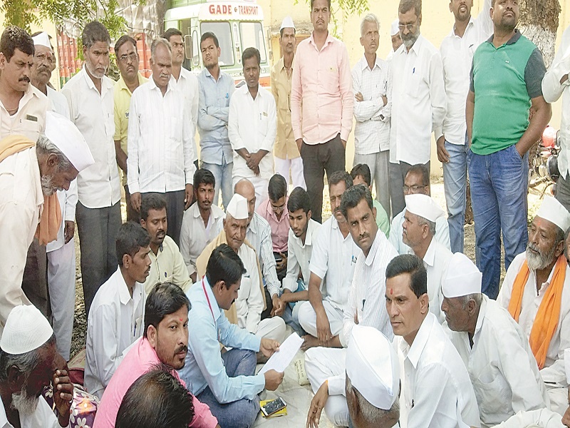 Ghantanad movement before Karjat tehsil for Tukai Chari | तुकाई चारीसाठी कर्जत तहसीलसमोर घंटानाद आंदोलन