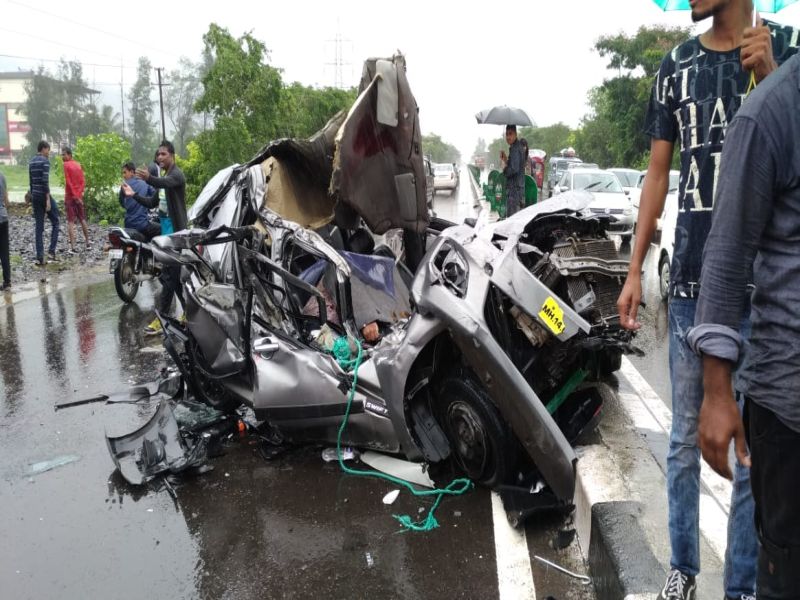 Seven people were killed in a major accident on Mumbai-Pune highway | मुंबई- पुणे महामार्गावर भीषण अपघात, सात जण ठार