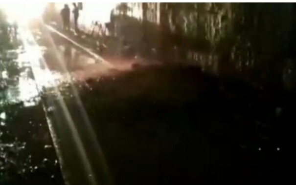 Landslide in Karmali tunnel, traffic jam on Konkan Railway | करमळी बोगद्यात माती कोसळली,कोकण रेल्वेची वाहतूक ठप्प