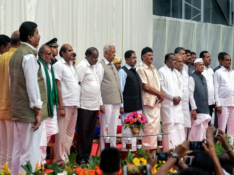 After the Cabinet expansion in Karnataka, dissent among Congress and JDS MLAs | कर्नाटकमधील मंत्रिमंडळ विस्तारानंतर काँग्रेस, जेडीएसच्या आमदारांमध्ये असंतोष