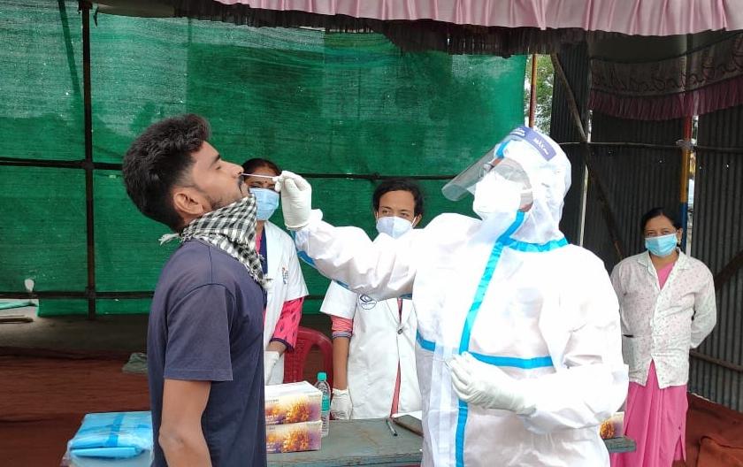 Coronavirus Rapid test for those entering Karnataka from Maharashtra started by the state government | Coronavirus : महाराष्ट्रातून कर्नाटकात प्रवेश करणार्‍यांची रॅपिड टेस्ट; कर्नाटक सरकारनं केली सुरूवात