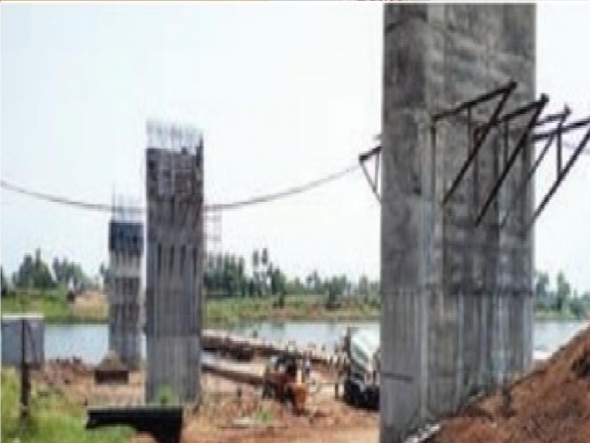 Bridges in Karnataka threaten Shirol with Mahapur, four bridges at a distance of 15 km | कर्नाटकातील पुलांमुळे 'शिरोळ'ला 'महापुरा'चा धोका, १५ किलोमीटर अंतरात चार पूल