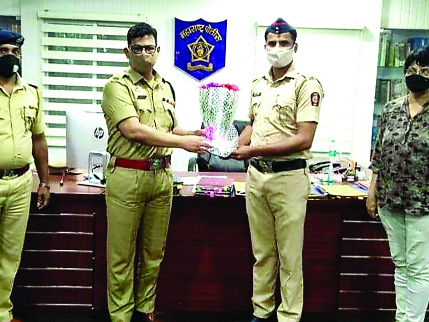 Rathore felicitated by Superintendent of Police | पोलीस अधीक्षकांच्या हस्ते राठोड यांचा सत्कार