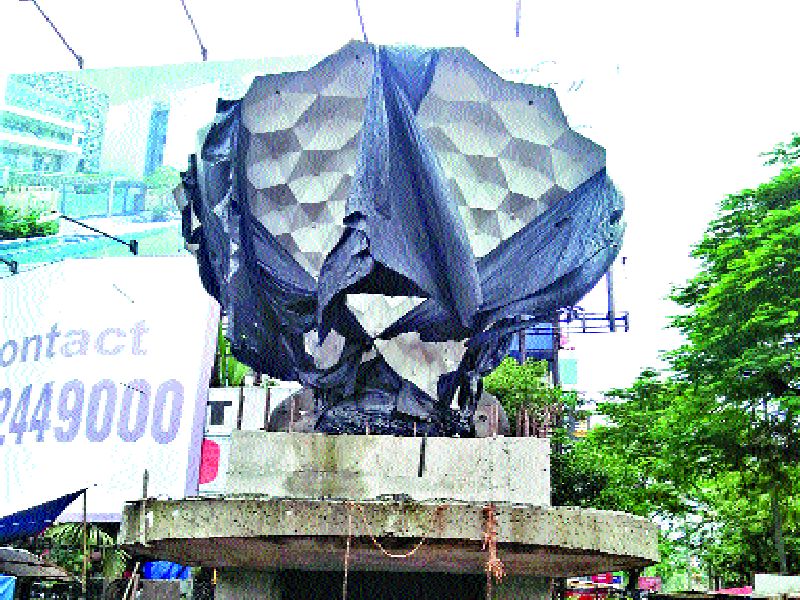 Chorus of Rs 50 lakh to Karve statue | कर्वे पुतळ्याच्या ५० लाखांचा चुराडा