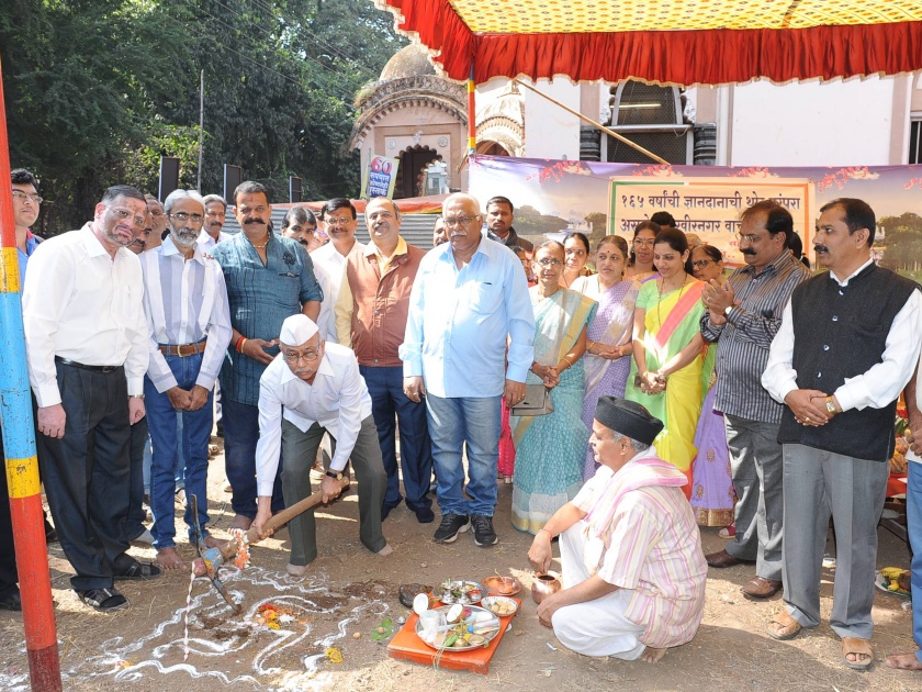 Kolhapur: Cooperation of Karveer Nagar Reading Temple for Nutan Vaastu: Jadhav, Bhumi Pujan of Prince Shivaji Hall | कोल्हापूर : करवीर नगर वाचन मंदिरच्या नुतन वास्तूसाठी हवे सहकार्य : जाधव, प्रिन्स शिवाजी हॉलचे भूमिपूजन