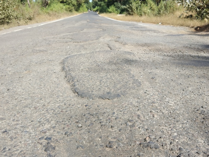 Pitting of Kasal-Malvan State Highway | कसाल-मालवण राज्य मार्गाची खड्ड्यांनी चाळण