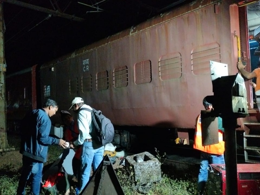 ten trains diverted due to accident near kasara | कसारानजीक अपघातामुळे दहा गाड्यांच्या मार्गात बदल