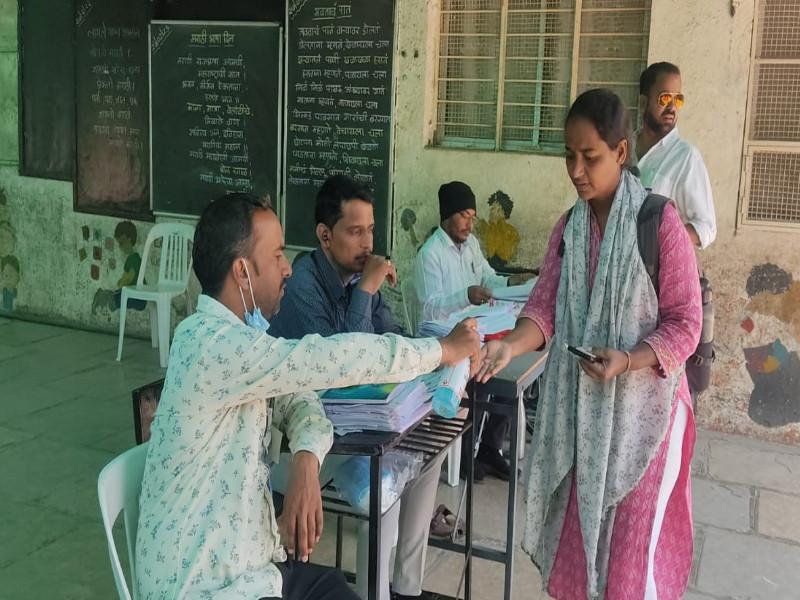 Delayed voting in by-elections By afternoon 18.5 percent voting in Kasbay and 20.68 percent in Chinchwad | पुण्यात संथगतीने मतदान; दुपारपर्यंत कसब्यात 18.5 टक्के तर चिंचवडमध्ये 20.68 टक्के मतदान