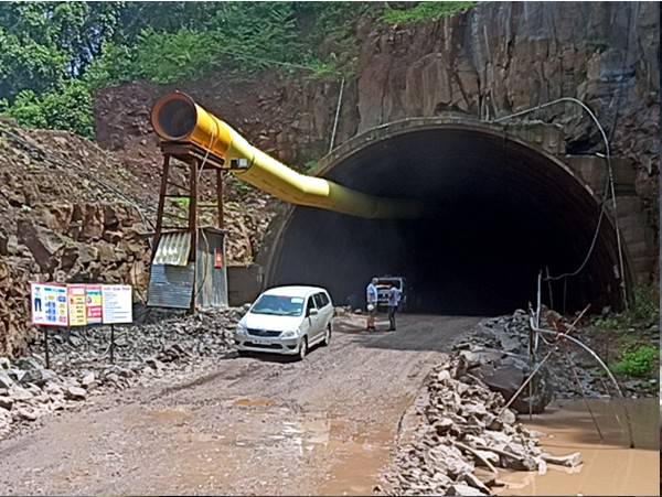 The attraction will be the subway tunnel in Kashedi Ghat | मुंबई - गोवा महामार्गावरील कशेडी घाटातील भुयारी बोगदा ठरेल आकर्षण