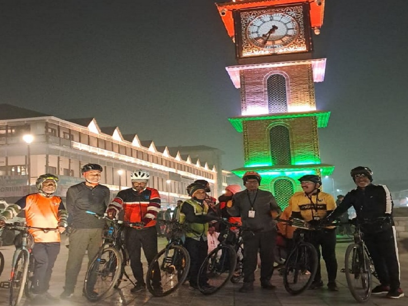 Kashmir to Kolhapur Cycle Tour; Seven people from Kolhapur covered 2,400 km | काश्मीर ते कोल्हापूर सायकल सफर; कोल्हापूरच्या सात जणांनी २४०० किलोमीटर लीलया केले पार