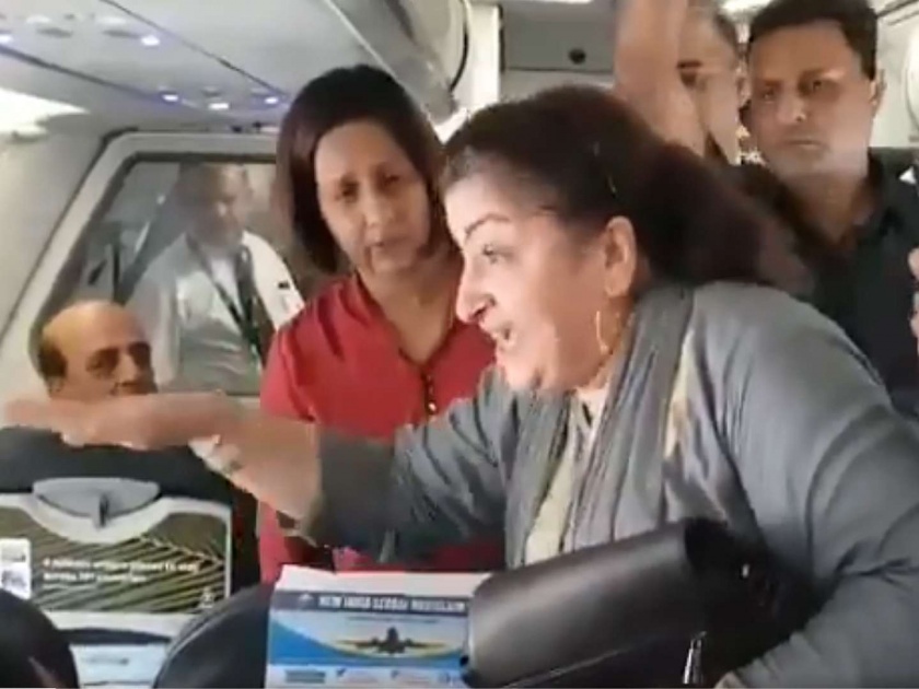 Kashmiri woman sentiment tells Rahul Gandhi tearfully in a plane | VIDEO-राहुल गांधींसमोरच काश्मिरी महिलेच्या भावनांचा फुटला बांध, सांगितली आपबिती