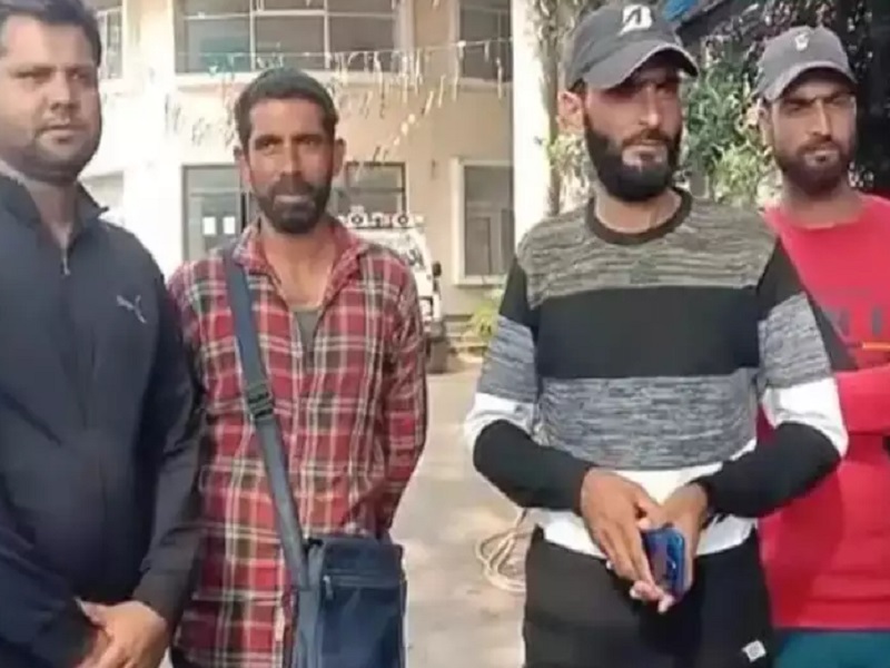 3 Kashmiri youth beaten up after refused to say pakistan murdabad In Ranchi | पाकिस्तान मुर्दाबादच्या घोषणा देण्यास नकार दिल्यामुळे 3 काश्मिरी तरुणांना मारहाण