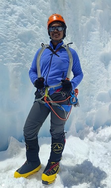The situation on Everest was still as it was, with heavy winds and snowfall | Everest Trekking : एव्हरेस्टवर अजूनही परिस्थिती जैसे थे, प्रचंड वाऱ्यासह बर्फवृष्टी सुरूच