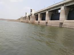 Water storage of dams in vidarbha stays at 63 percent! | वऱ्हाडातील जलसाठा स्थिरावला ६३ टक्क्यांवर!